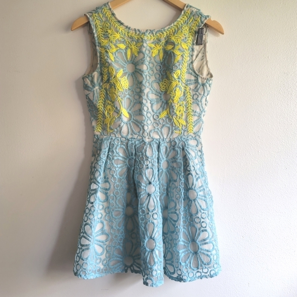 English Rose, Embroidered Lined Dress,Light Blue/Neon Yellow Size Small-Juniors